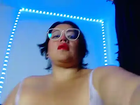 Snapshot of vibeSex1 chatting on 04-10-26, 06:15 vibeSex1 online show from 04-10-26, 06:15