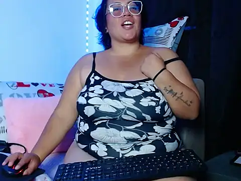 Snapshot of vibeSex1 chatting on 04-03-26, 12:50 vibeSex1 online show from 04-03-26, 12:50