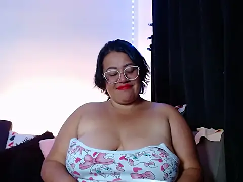 Snapshot of vibeSex1 chatting on 04-07-26, 06:10 vibeSex1 online show from 04-07-26, 06:10