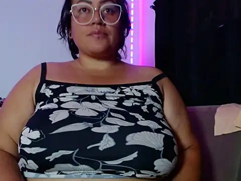 Snapshot of vibeSex1 chatting on 04-12-26, 07:17 vibeSex1 online show from 04-12-26, 07:17