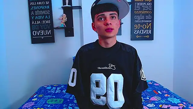 milo hot  online show from 03-31-26, 08:00