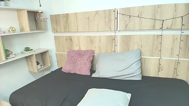 Snapshot of Selene__Luna chatting on 04-07-26, 12:23 Selene Luna online show from 04-07-26, 12:23