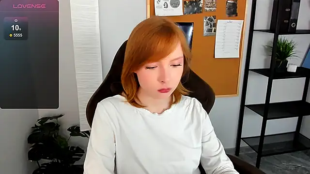 CherryCrushLove online show from 05-18-26, 06:07