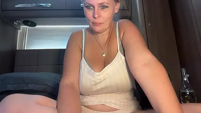 BustySwingingSlut online show from 06-27-26, 08:15