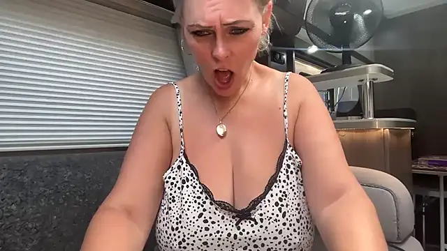 BustySwingingSlut online show from 07-02-26, 09:48