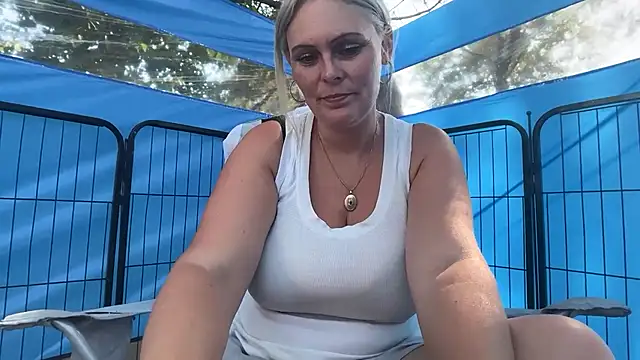 BustySwingingSlut online show from 07-13-26, 03:44