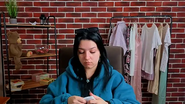 AnnaaPage online show from 04-15-26, 01:48