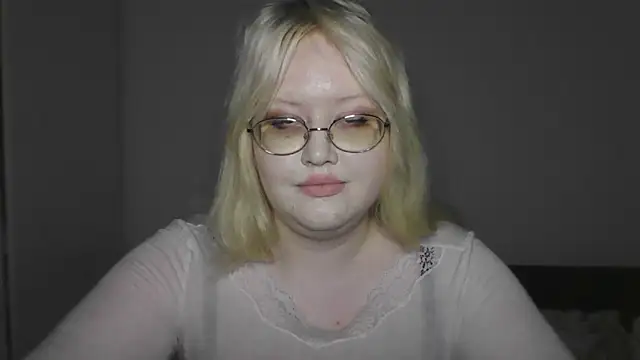 Snapshot of Elayne_Sweet chatting on 05-17-26, 06:02 Elayne Sweet online show from 05-17-26, 06:02