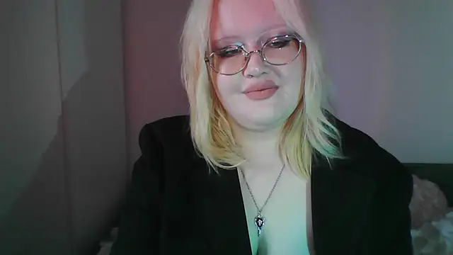 Snapshot of Elayne_Sweet chatting on 04-14-26, 08:08 Elayne Sweet online show from 04-14-26, 08:08