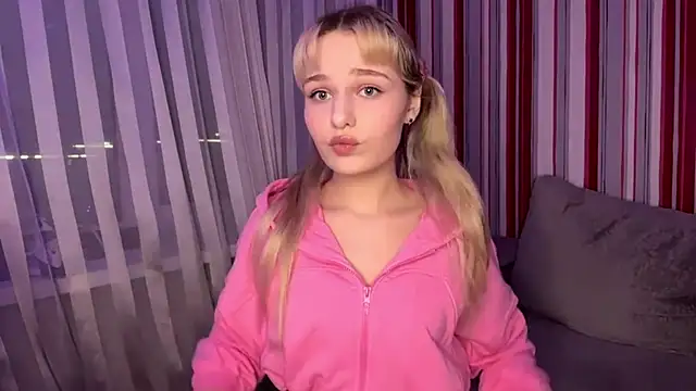 Maddy Lovel online show from 03-31-26, 03:47