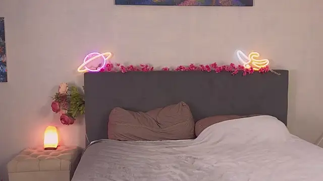 Snapshot of Jessy_Blonde chatting on 04-06-26, 08:48 Jessy Blonde online show from 04-06-26, 08:48