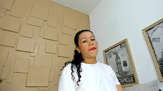 AkyraEbonyy online show from 04-15-26, 02:10