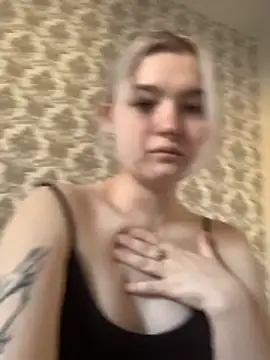 Snapshot of KimCarr chatting on 04-05-26, 01:40 KimCarr online show from 04-05-26, 01:40