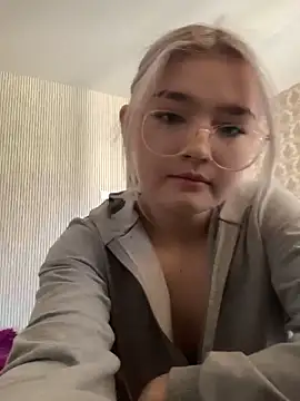 Snapshot of KimCarr chatting on 04-02-26, 12:01 KimCarr online show from 04-02-26, 12:01