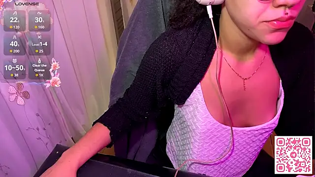 petitecurlybrunette online show from 05-23-26, 11:26