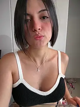 Snapshot of SeleneHale chatting on 06-17-26, 09:25 SeleneHale online show from 06-17-26, 09:25