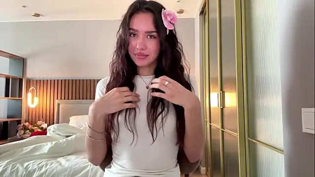 Snapshot of MinnaWatwood chatting on 04-14-26, 06:07 MinnaWatwood online show from 04-14-26, 06:07