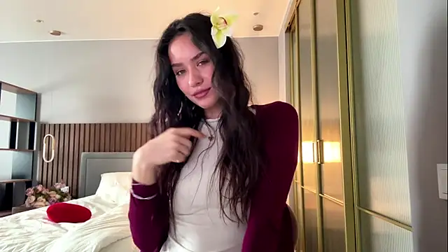 Snapshot of MinnaWatwood chatting on 04-13-26, 06:06 MinnaWatwood online show from 04-13-26, 06:06