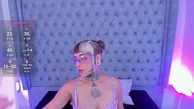 Gyal Smith online show from 05-25-26, 03:50