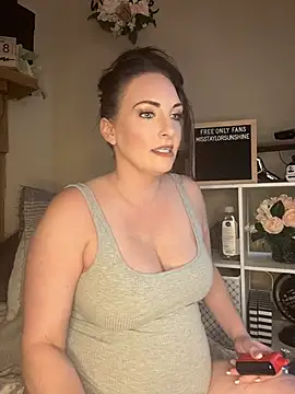 Snapshot of taylorsunshine chatting on 06-21-26, 10:37 taylorsunshine online show from 06-21-26, 10:37