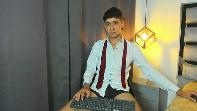 Snapshot of Alantaylorr_ chatting on 07-04-26, 05:58 Alantaylorr online show from 07-04-26, 05:58