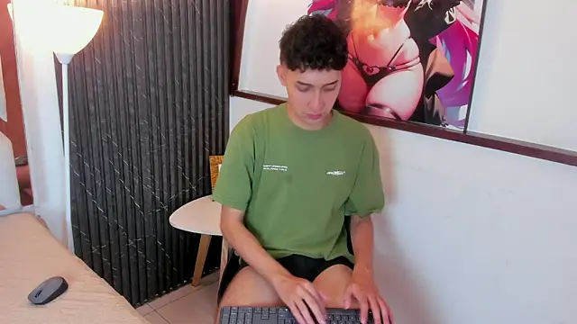 Alantaylorr  online show from 04-07-26, 06:54