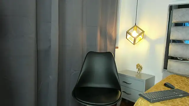 Snapshot of Alantaylorr_ chatting on 07-05-26, 03:44 Alantaylorr online show from 07-05-26, 03:44