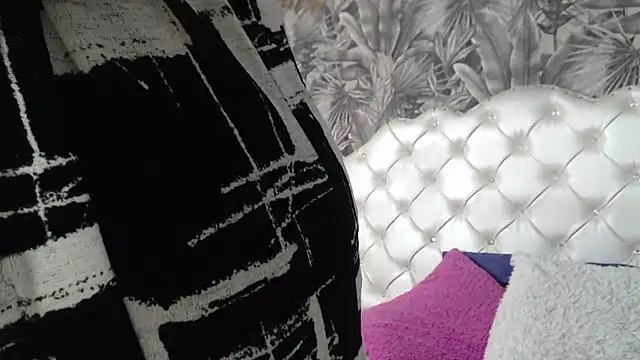 Snapshot of ViviJones chatting on 06-06-26, 01:38 ViviJones online show from 06-06-26, 01:38