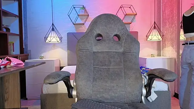 lhiamfitt10 online show from 04-06-26, 03:02