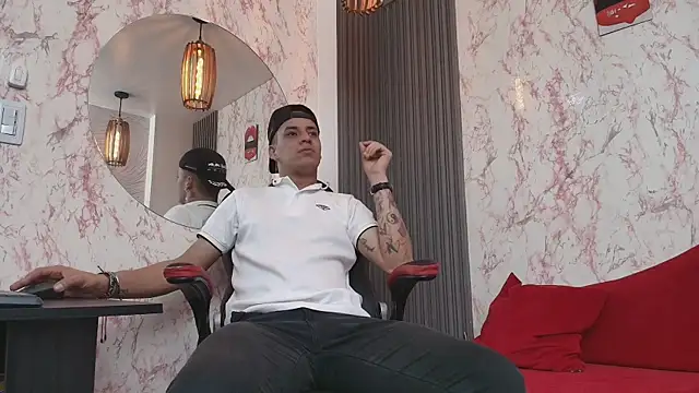 Snapshot of Brent_Storne2 chatting on 04-02-26, 01:29 Brent Storne2 online show from 04-02-26, 01:29