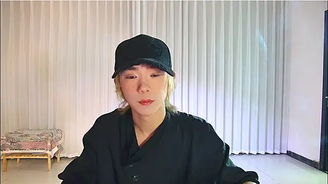 Snapshot of wumei-001 chatting on 04-09-26, 01:51 wumei-001 online show from 04-09-26, 01:51
