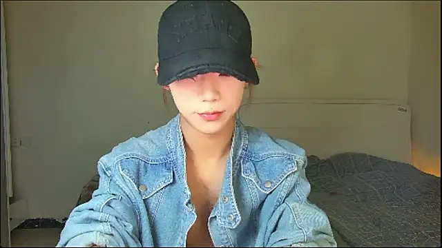 Snapshot of wumei-001 chatting on 04-27-26, 05:05 wumei-001 online show from 04-27-26, 05:05