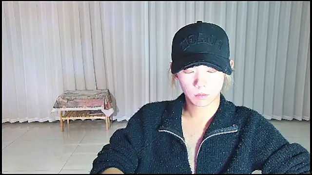 Snapshot of wumei-001 chatting on 04-21-26, 01:42 wumei-001 online show from 04-21-26, 01:42