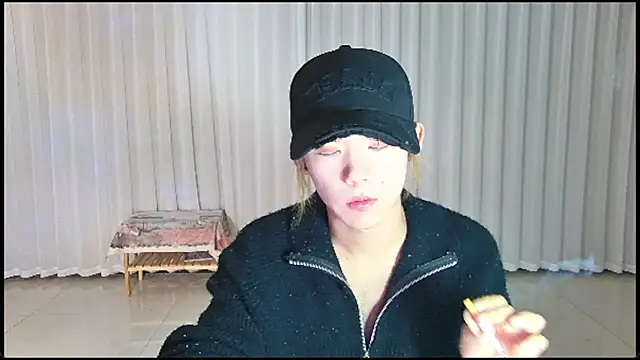 Snapshot of wumei-001 chatting on 04-20-26, 11:17 wumei-001 online show from 04-20-26, 11:17
