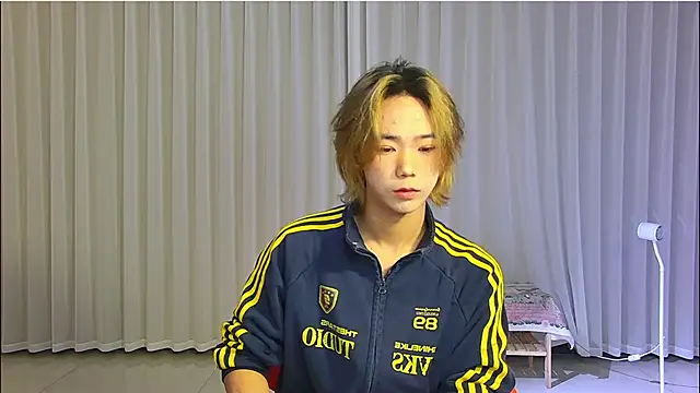 Snapshot of wumei-001 chatting on 04-03-26, 11:16 wumei-001 online show from 04-03-26, 11:16