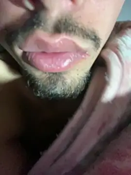 Snapshot of youmeloveyou chatting on 04-05-26, 05:52 youmeloveyou online show from 04-05-26, 05:52