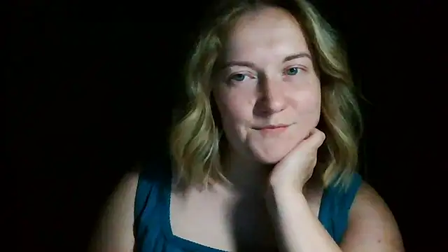 Snapshot of TinaKittyX chatting on 05-16-26, 07:35 TinaKittyX online show from 05-16-26, 07:35