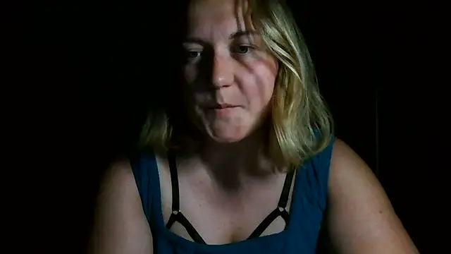 Snapshot of TinaKittyX chatting on 06-12-26, 09:34 TinaKittyX online show from 06-12-26, 09:34