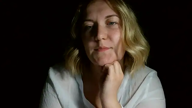 Snapshot of TinaKittyX chatting on 05-08-26, 08:34 TinaKittyX online show from 05-08-26, 08:34