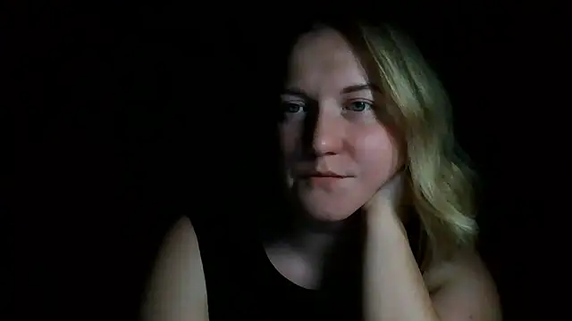 Snapshot of TinaKittyX chatting on 05-15-26, 09:13 TinaKittyX online show from 05-15-26, 09:13