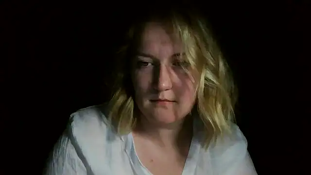 Snapshot of TinaKittyX chatting on 05-17-26, 08:42 TinaKittyX online show from 05-17-26, 08:42