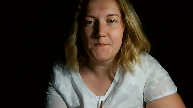 Snapshot of TinaKittyX chatting on 05-31-26, 09:04 TinaKittyX online show from 05-31-26, 09:04