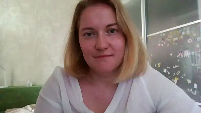 Snapshot of TinaKittyX chatting on 05-19-26, 12:01 TinaKittyX online show from 05-19-26, 12:01