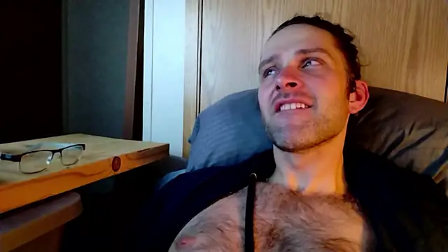 Snapshot of barebearstudio chatting on 04-02-26, 01:51 barebearstudio online show from 04-02-26, 01:51