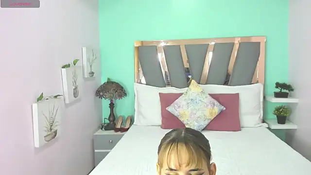 Snapshot of Alina_Valmont chatting on 05-17-26, 02:39 Alina Valmont online show from 05-17-26, 02:39