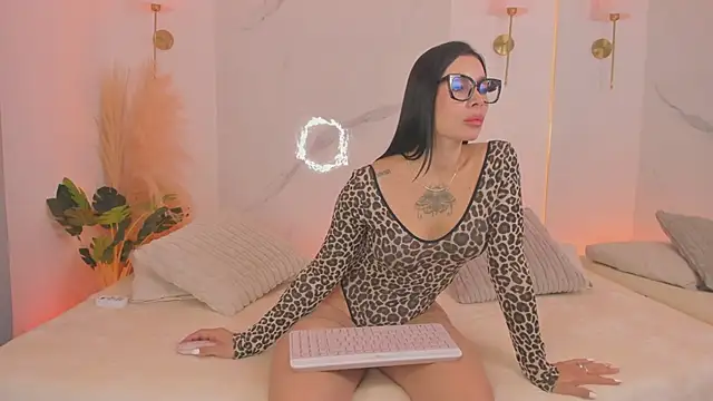 nathassa grant  online show from 05-08-26, 01:26
