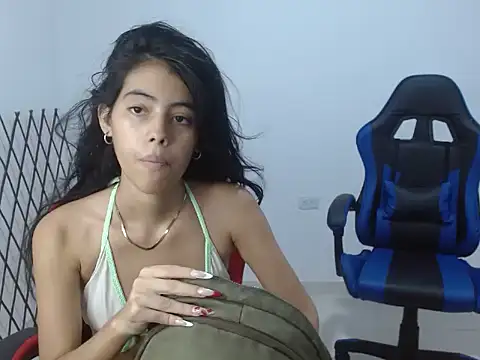 valery-chiquis18 online show from 04-21-26, 06:25