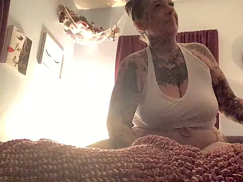 Snapshot of Kitty_bang chatting on 04-13-26, 09:13 Kitty bang online show from 04-13-26, 09:13