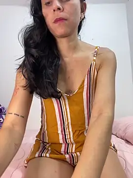 EmilyBrown01 online show from 05-05-26, 03:53