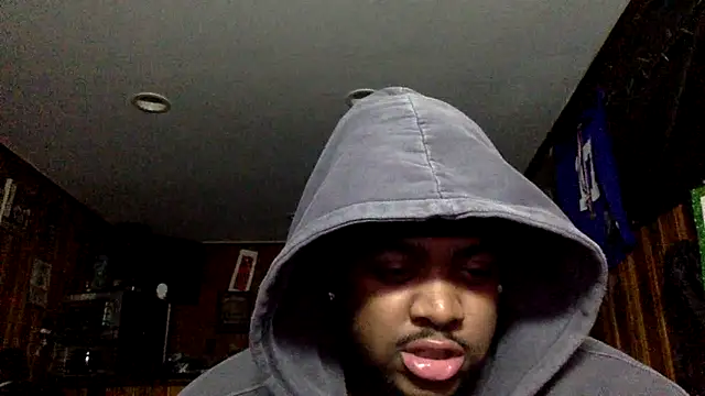 Snapshot of MrSlingIt chatting on 04-04-26, 04:30 MrSlingIt online show from 04-04-26, 04:30